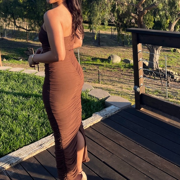 Chocolate brown strapless bodycon ruched mesh maxi dress. - Picture 5 of 6
